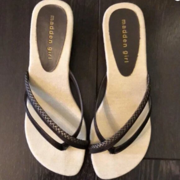 Madden Girl Low Wedge Heel Thong-Sandal Sz 7.5 Brown Bronze #267L - Picture 2 of 8